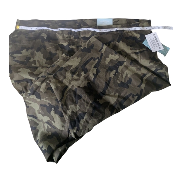 Camouflage Print Pants. Plus Size 4X. New - Picture 2 of 6
